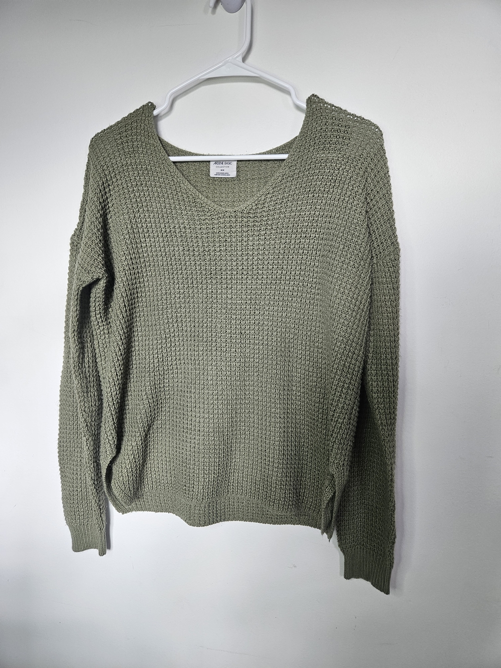 ARDENE BASIC Sage Olive Green V-Neck Textured Knit Sweater Side Slit Size M🔥
